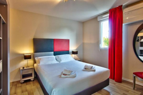  Adonis Hotel Bayonne  Лаонс